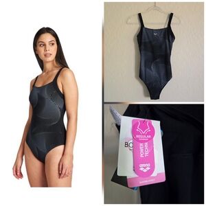 Arena Ottavia Wing Back One Piece Swimsuit Size 32 NWT